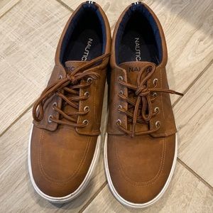 Boys Nautica shoes sz 5
